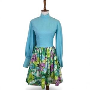 Vintage 70's Floral Dress XS A-Line Long Sleeve Crew‎ Neck